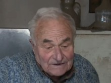 16-годишно момче и рецидивист опряха нож до гърлото на 83-годишен мъж и го ограбиха