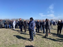 Земеделци затвориха пътя Плевен-Русе