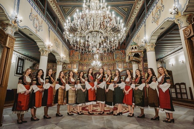 Участничките в тазгодишното издание на конкурса Девойка Кюстендилска пролет“ сътвориха