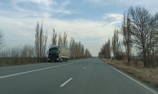 Възстановено е движението по пътя Нова Загора - Раднево