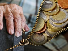 НОИ ще преизчисли служебно пенсиите на 336 000 работещи пенсионери