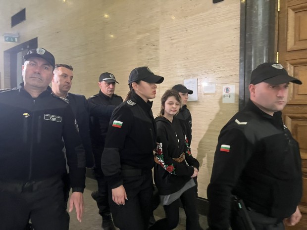 Ивет, обвинена за убийството на баба си Виолета Донева, пред съда: Не ми пука