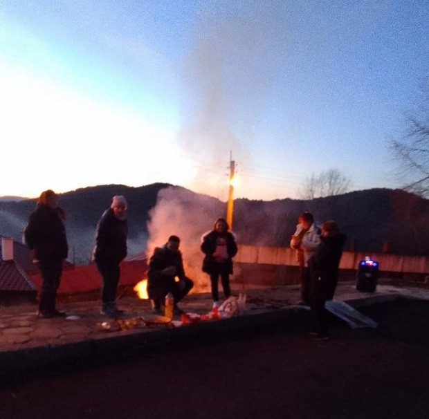 Село Загражден се събуди в 4 часа за обичая "Мартене"