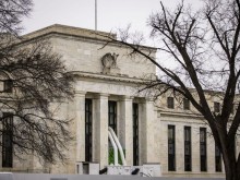 Крахът на двете банки изправя Федералния резерв пред битка на два фронта