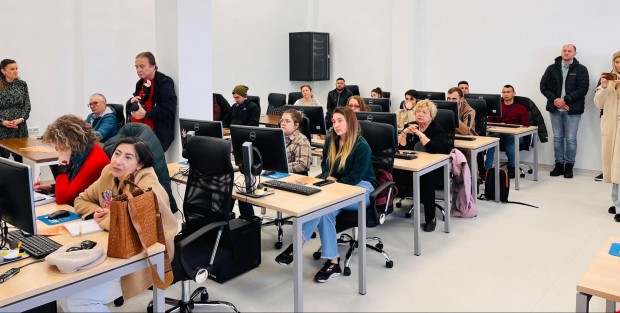 Студентите от Университет "Проф. д-р Асен Златаров" имат нова IT лаборатория