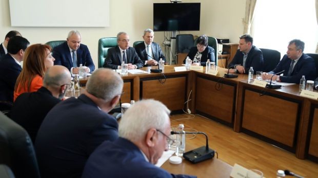 Гълъб Донев обсъди с областните управители подготовката за изборите