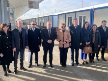 Зам.-министър Папукчийски и посланик Айлин Секизкьок изпратиха товарен влак със сглобяеми къщи за Турция