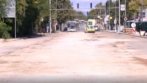 Възобновяват ремонта на "Брезовско шосе"