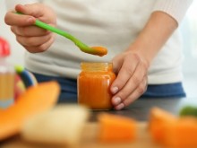 Родители отчитат драстично поскъпване на бебешките храни