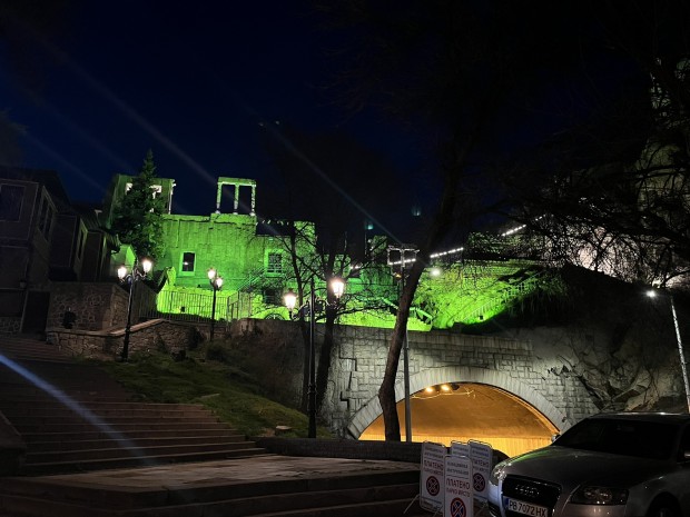 </TD
>Античният театър в Пловдив грейва в зелен цвят за Деня