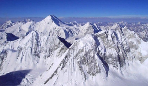 Българският алпинист 64 годишният Господин Динев потегля към Хималаите където