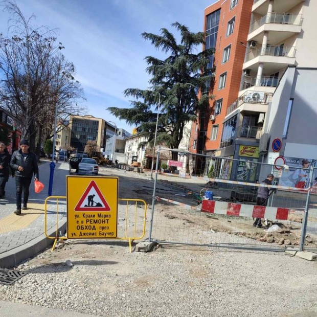Над три месеца централна улица в Благоевград е затворена, вижте защо