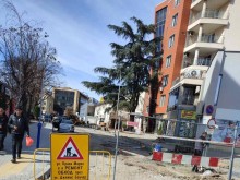 Над три месеца централна улица в Благоевград е затворена, вижте защо