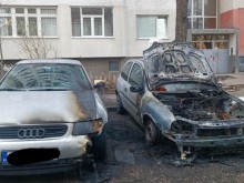 Две изгорели коли стреснаха жителите на "Люлин"