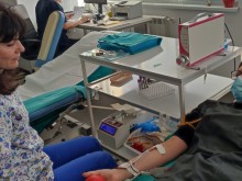 Лекари от УМБАЛ Бургас даряват кръв за свои пациенти
