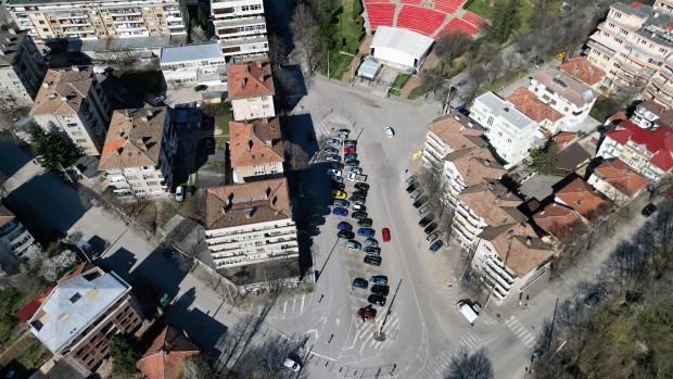 Търновци недоволстват от новото кръгово кръстовище край Летния театър