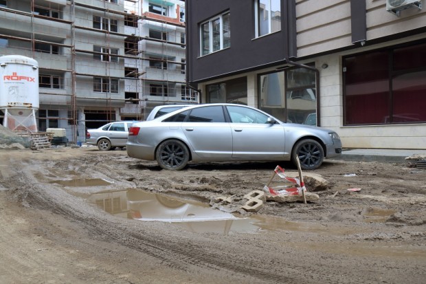 Улица "Елин Пелин" в Благоевград остава в кал