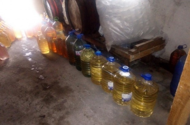 Иззеха 33 литра ракия от частен адрес при спецоперация в Пловдив