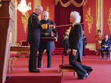 Китаристът на Queen Брайън Мей бе посветен в рицарство