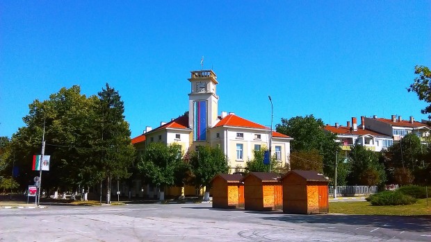 Лебеди и щъркели вече радват жителите на Божурово