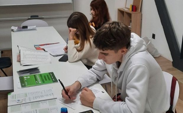 Център за извънкласно обучение във Варна разширява дейността си с още 20 украински ученици