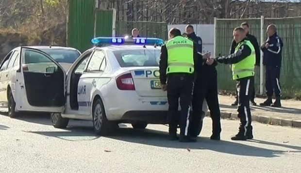 Поредна гонка с полицията смрази шофьорите в Бургас. Ударени са