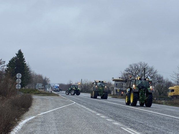Земеделци отново блокираха пътя Плевен-Русе