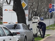 Мрежата бучи след снимка на катаджия с камера: Ей, как не мирясаха!