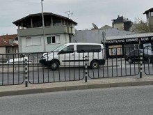 Бус се вряза в мантинела метри преди моста на Герджика