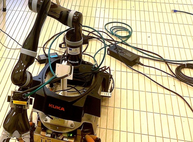 Докторант от Пловдив помага на роботи да прогледнат