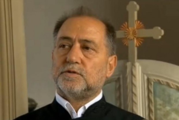 Отец Александър Чакърък свещеник в църквата Св Георги Победоносец в