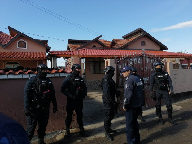 Деветима са задържани при полицейска операция по битова престъпност и купен вот в Сливенско 