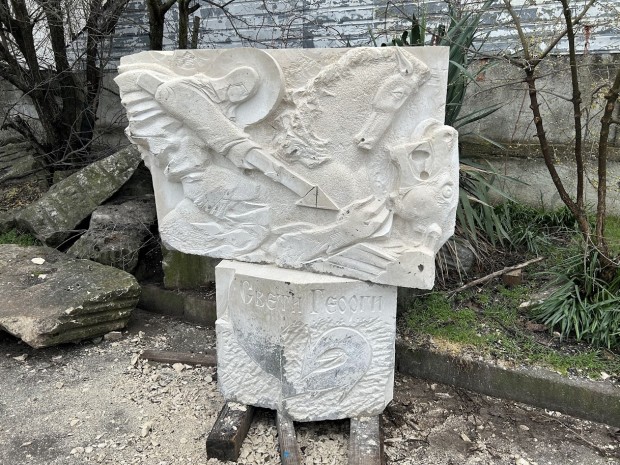 TD Бургаският художник Огнян Петков изработи скулптура на Свети Георги която