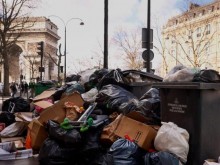 Bloomberg: Макрон добавя към ужасната миризма в Париж