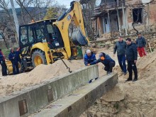 Поставен е нов пешеходен мост в с. Слатина