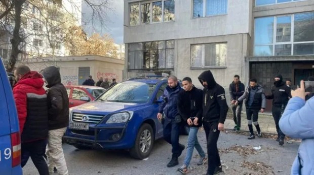 Пак задържаха нелегални мигранти в София