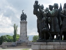 Захарова: Демонтирането на Паметника на съветската армия в София е 