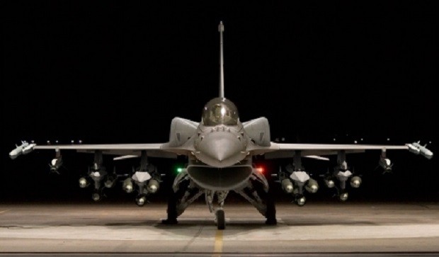 Втори български пилот завърши курса за усвояване на самолет F-16.