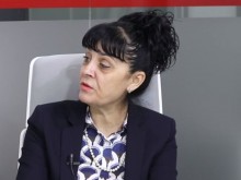 Деведжиева: Не може Васил Левски да бъде в краката на Альоша с шмайзера