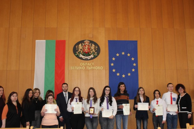 Наградиха победителите от конкурса за послание в Националната кампания "България заслужава!"