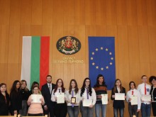 Наградиха победителите от конкурса за послание в Националната кампания "България заслужава!"