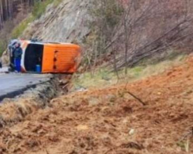 Линейка катастрофира на пътя Банско - Симитли