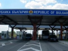 Интензивен трафик по границите ни с Румъния и Турция