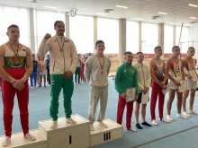 Димитър Димитров и Божидар Златанов със златни медали от Държавното по гимнастика