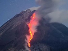 Започна изригването на вулкана Мерапи в Индонезия