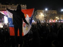 Blic: "Екстремисти" планират мащабни протести в Сърбия след срещата в Охрид