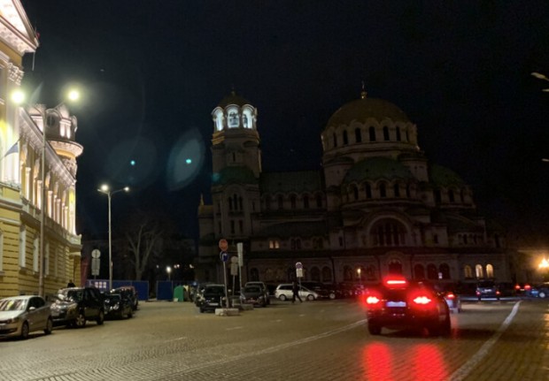 Катедралният храм "Св. Александър Невски" потъна в мрак