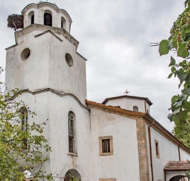 Мащабна дарителска акция спасява храм на 144 години в пловдивско село