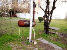 Пълно безумие! Вижте какво прави пловдивчанин със стар бойлер, близо до детска площадка
