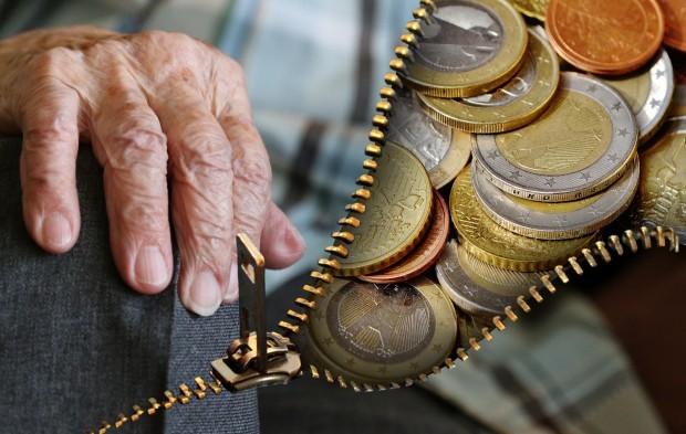 НОИ с разяснение защо служебното преизчисляване на пенсиите се извършва на 1 април